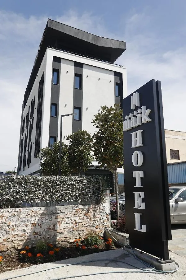 Mark Hotel Tirana Bërxull